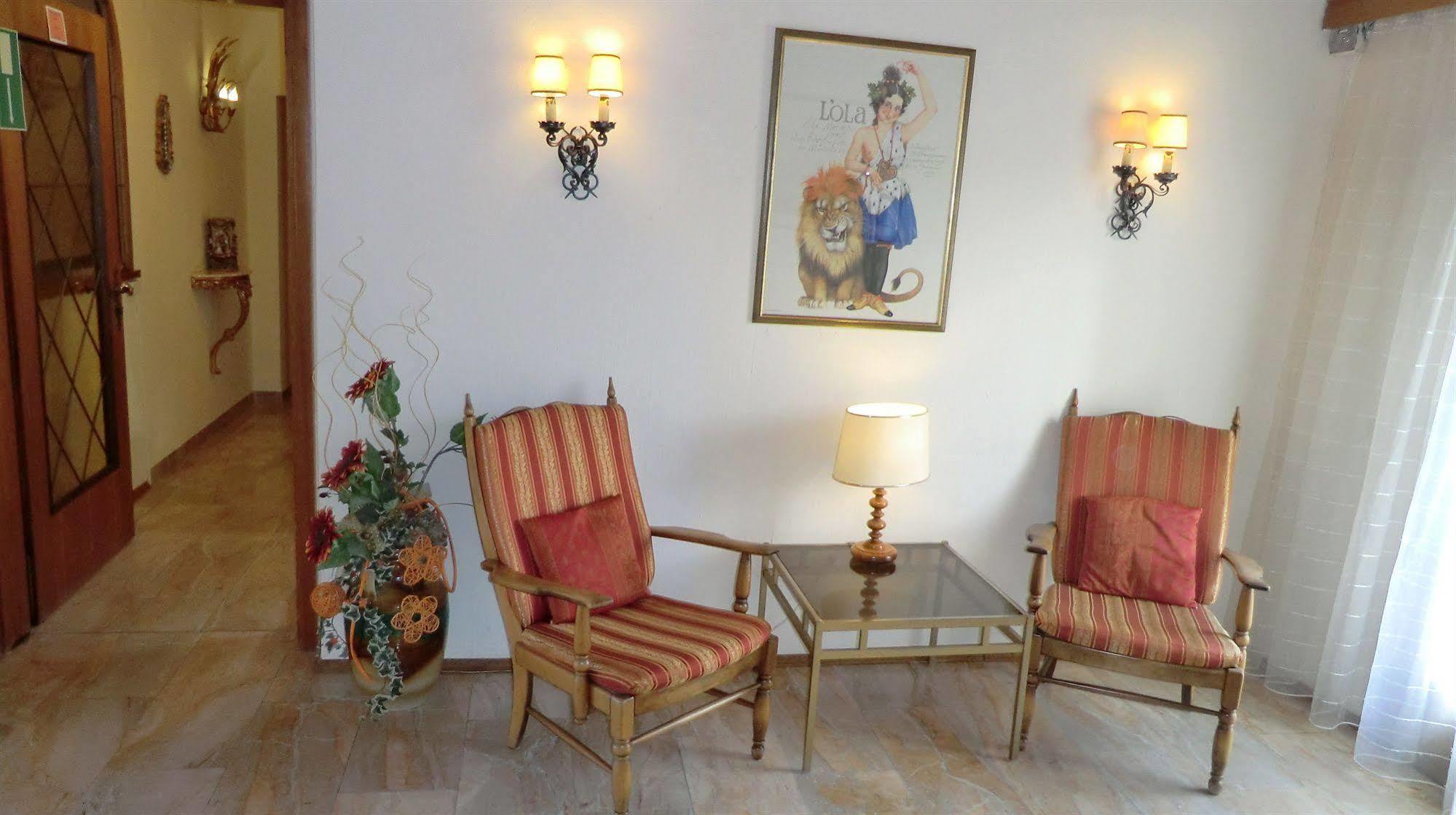 Hotel Simon Гаутинг Екстериор снимка