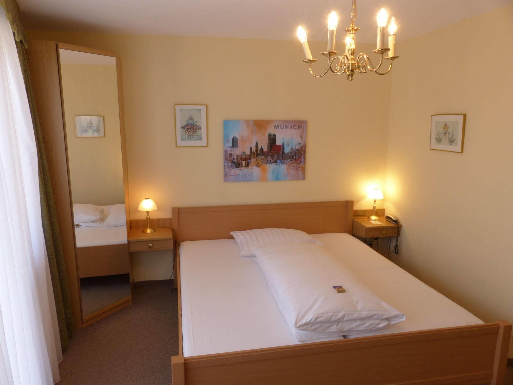 Hotel Simon Гаутинг Екстериор снимка