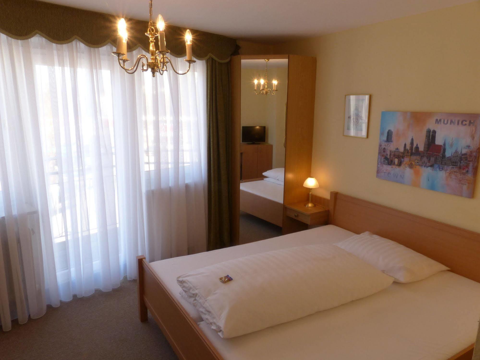 Hotel Simon Гаутинг Екстериор снимка