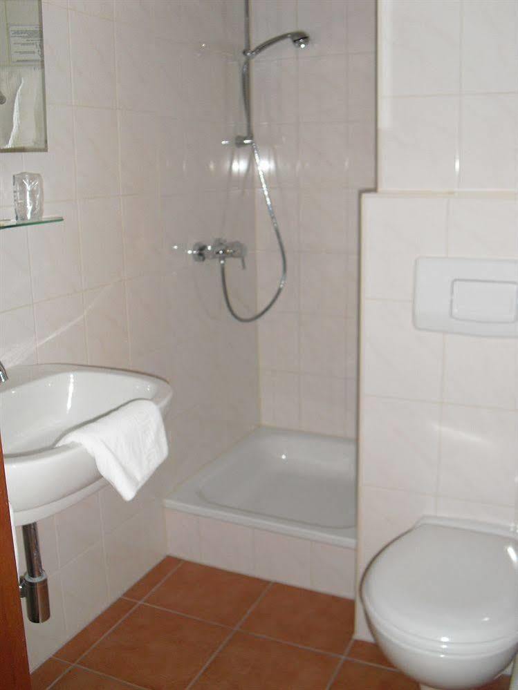Hotel Simon Гаутинг Екстериор снимка